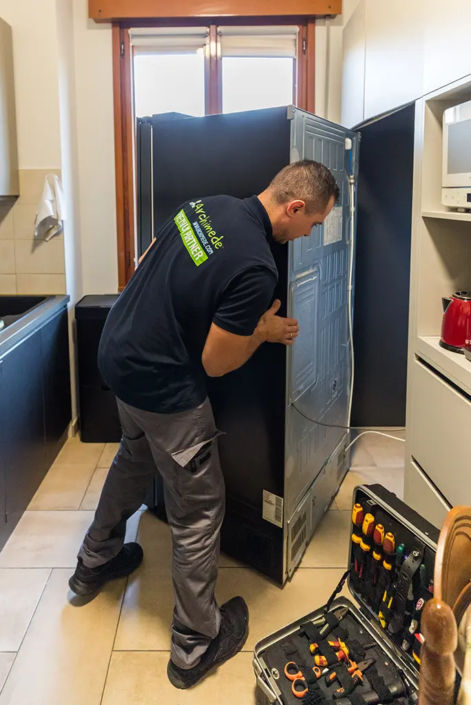 Schneller Archimede Notdienst Berlin für Gefrierschrank Reparatur