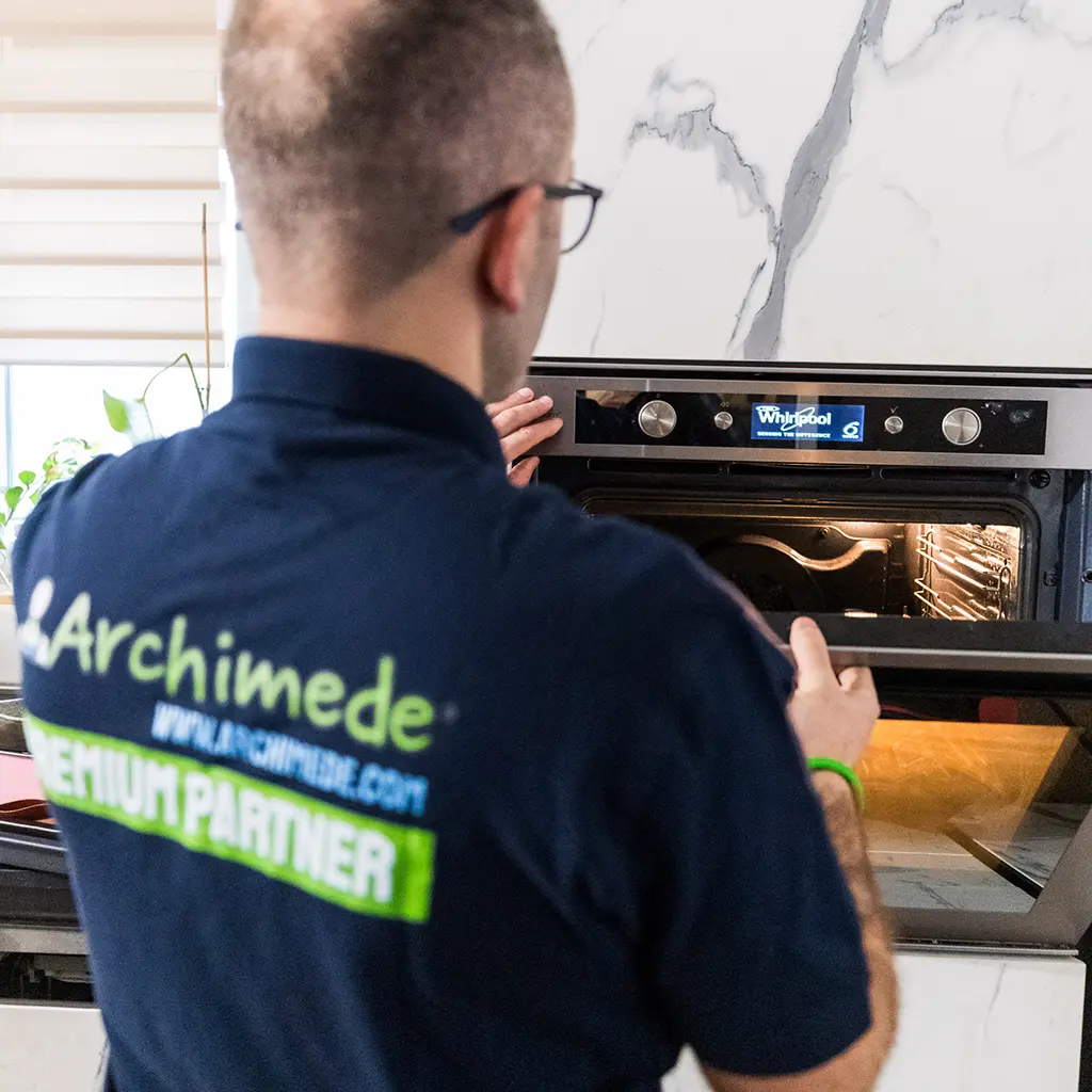 Archimede Techniker bei der Hausgeräte-Reparatur vor Ort – Berlin und Umgebung