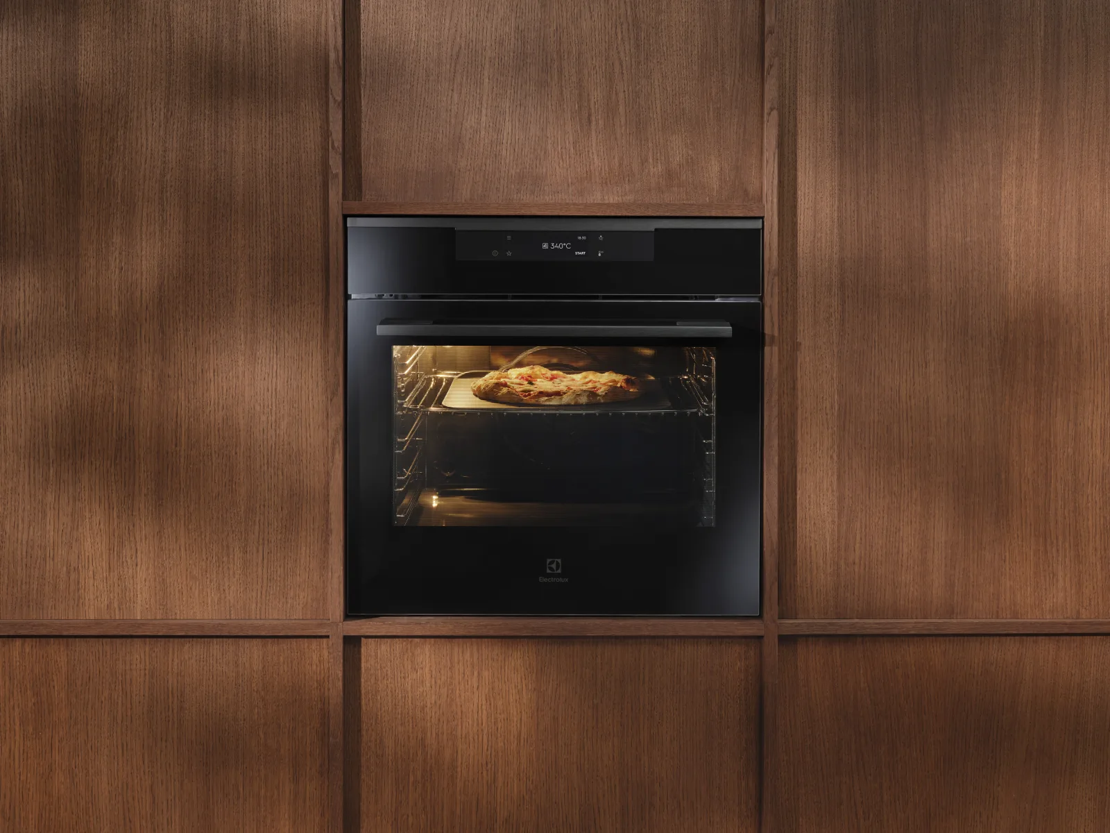 Electrolux PizzaExpert Serie 700: pizza a 340 °C nel forno di casa