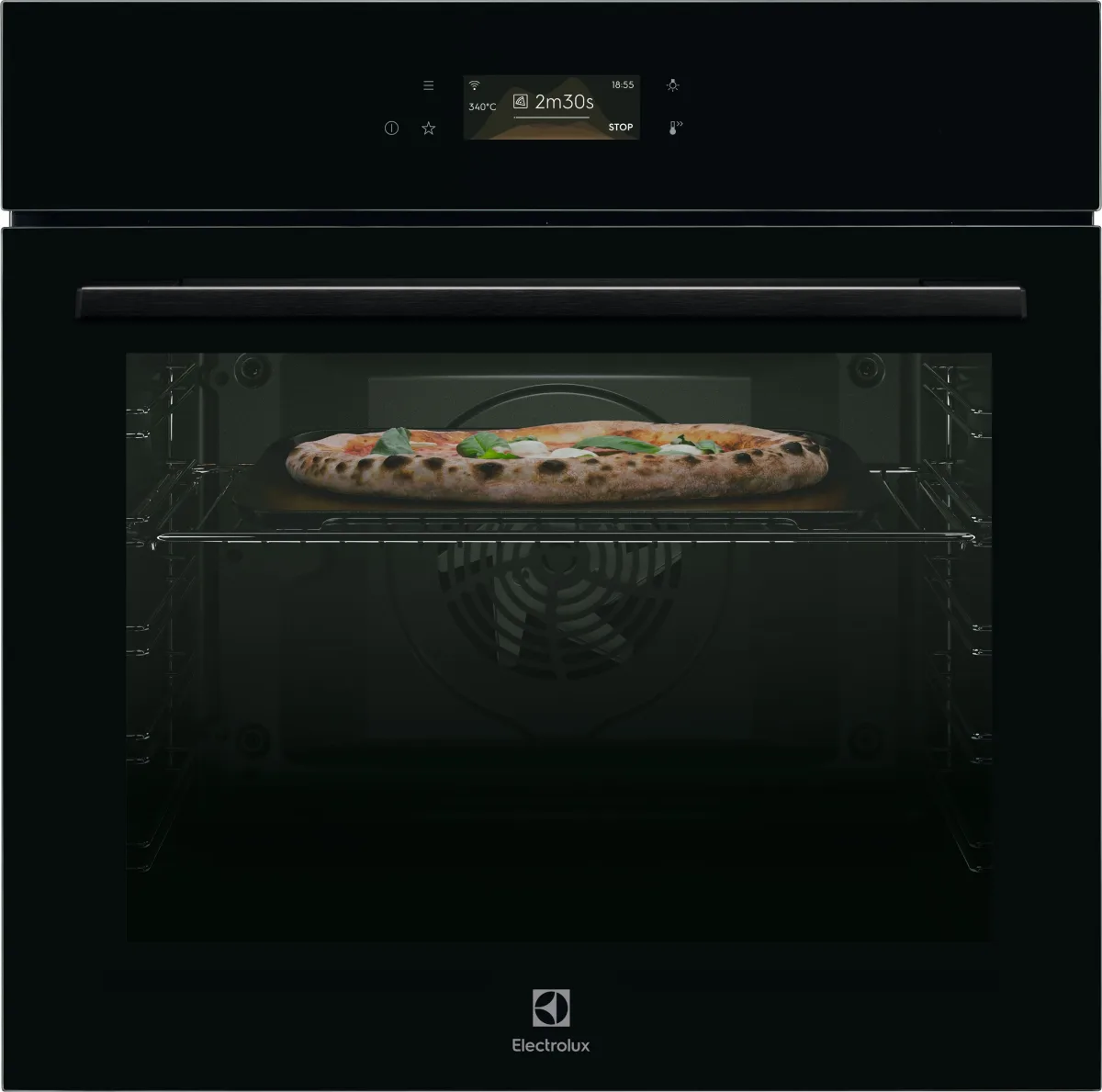 Display del forno Electrolux PizzaExpert Serie 700 che mostra 340 °C e il timer di cottura con una pizza all'interno