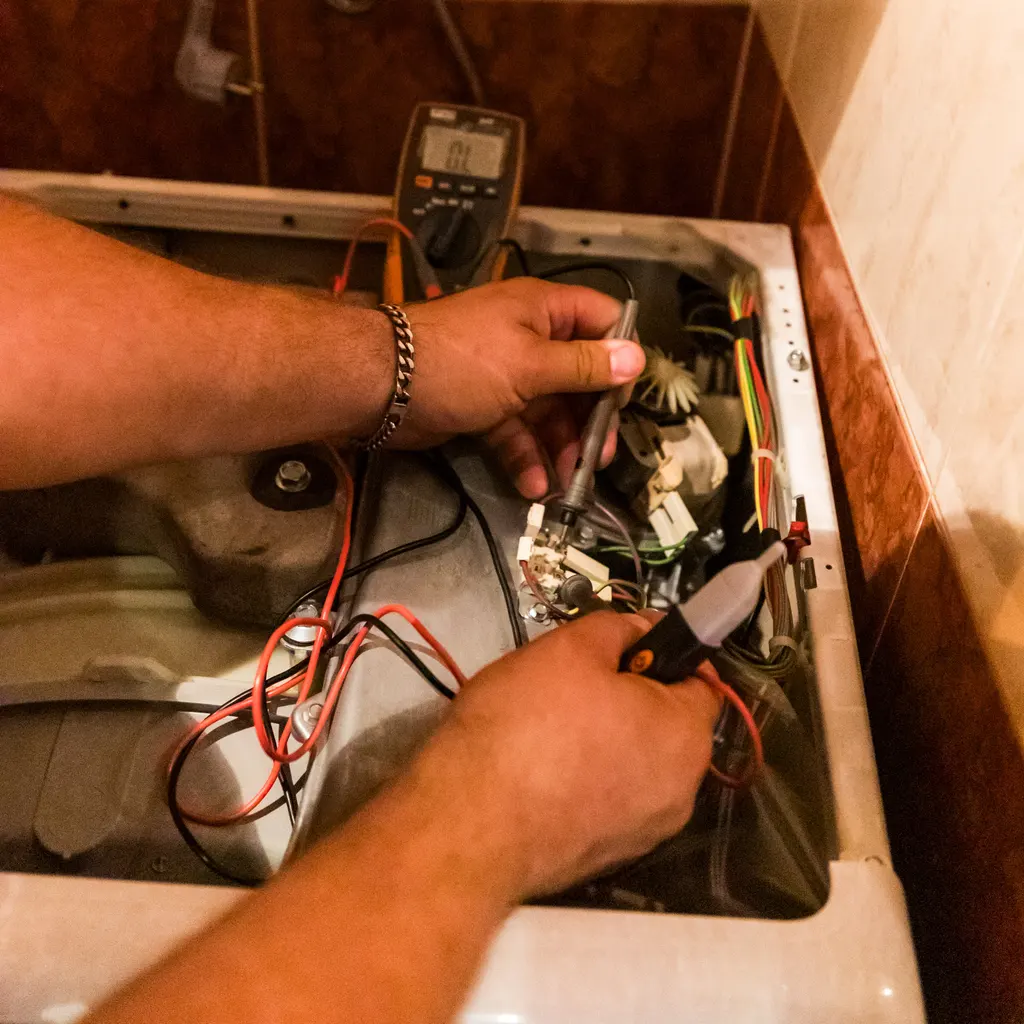 Diagnostica interna su elettrodomestico a Napoli: controllo totale del sistema