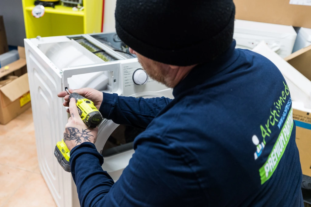 Riparazione elettrodomestici a Treviso: tecnico MT Servizi al lavoro